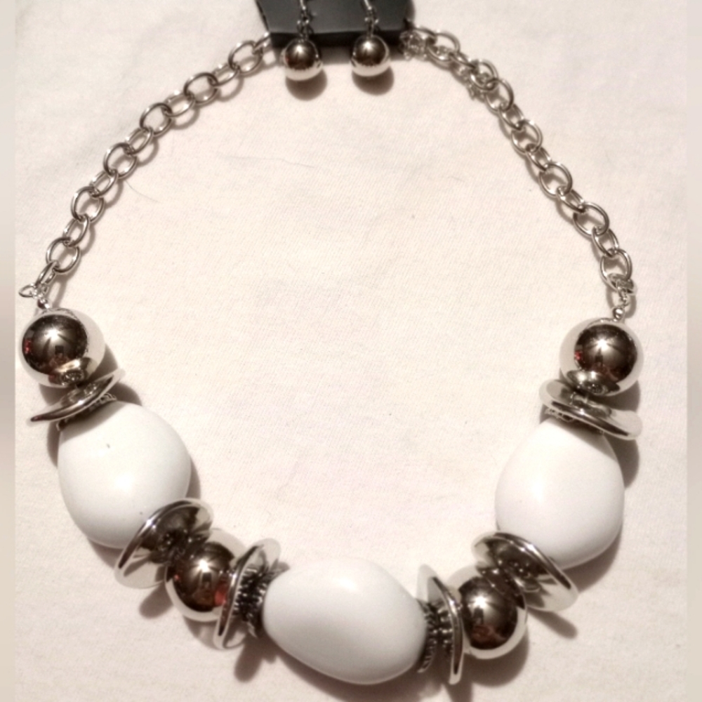 💐(NWT) Fiercely 5th Avenue Complete Trending Blend Necklace and Earring Set💐